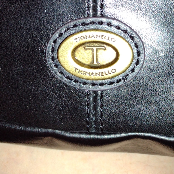 TIGNANELLO Black Genuine Leather Crossbody Bag w/RFID safe Credit Card holder - Picture 11 of 11